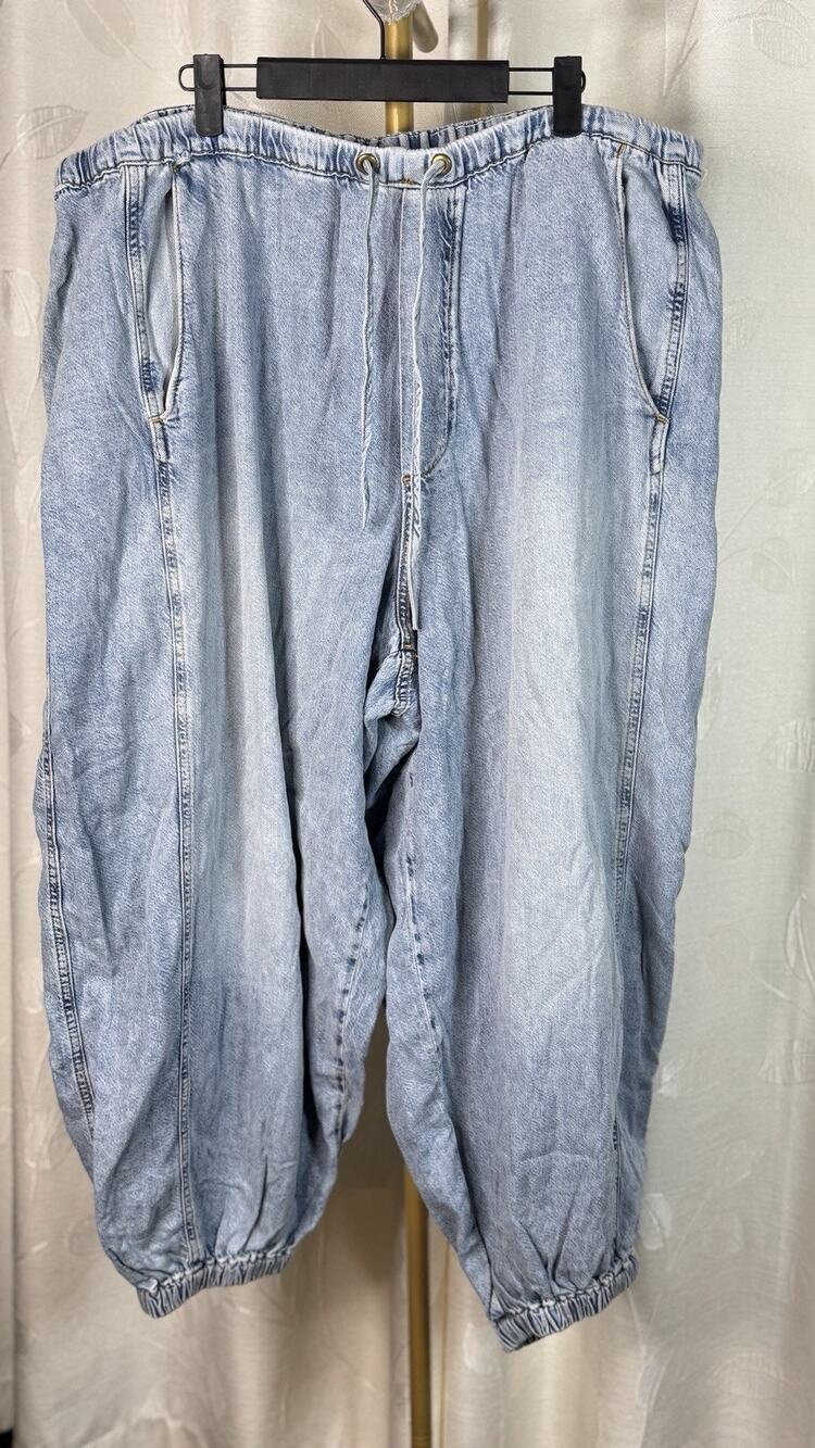 NWOT Pilcro by Anthropologie Denim Joggers, Plus Size 3X, *FLAW*